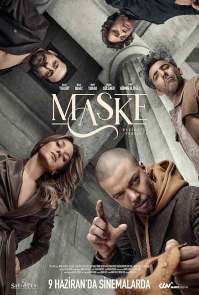 Maske Nezaketle Tebessüm